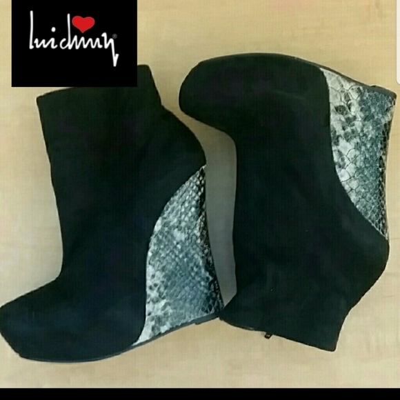 Luichiny Black wedged booties with snakeskin print - Picture 1 of 7